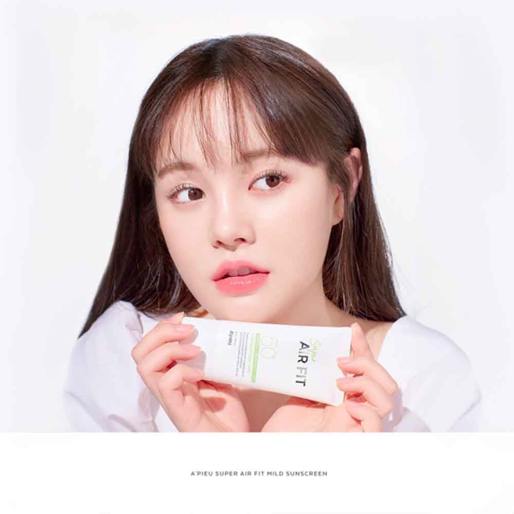 Nahaufnahme der texturierten Creme der mineralischen Sonnencreme von A'PIEU, ideal für empfindliche Haut.