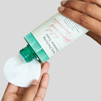 Details der AXIS-Y Toner-Flasche, perfekt für die tägliche Gesichtspflege bei akneanfälliger Haut.