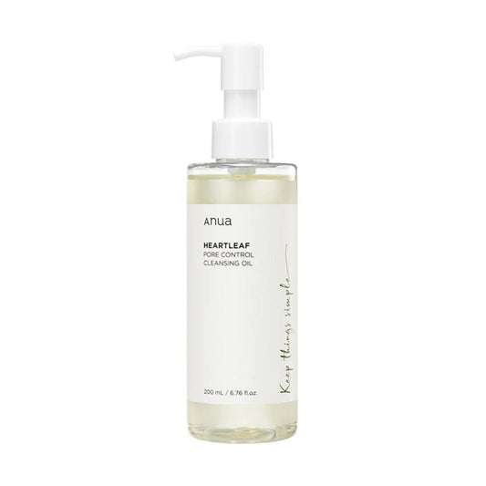 Anua Heartleaf Pore Control Cleansing Oil in einer eleganten Flasche, ideal zur sanften Reinigung von Unreinheiten.
