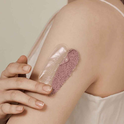 Verpackung der Beauty of Joseon Pore Mask, präsentiert auf einer stilvollen Holzoberfläche.