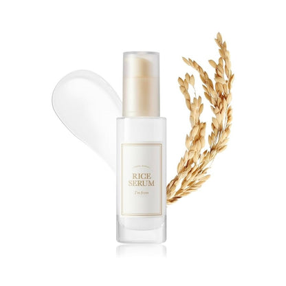 Detailaufnahme der I’m from Rice Serum Verpackung, ideal für eine strahlende Koreanische Kosmetik-Routine.