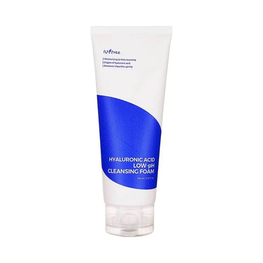 Isntree Hyaluronic Acid Low-pH Cleansing Foam in der eleganten Verpackung für sanfte Reinigung.