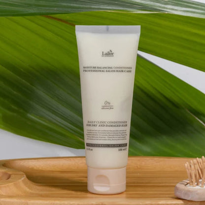 Detailansicht der LADOR Conditioner Tube, perfekt zur täglichen Anwendung für gesundes, glänzendes Haar.