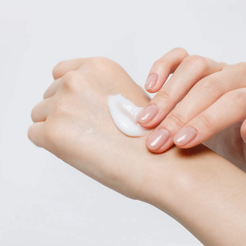 Inhaltsstoffe der Yadah Anti Trouble Cream, vegane Hautpflege für gereizte Haut und Feuchtigkeit.