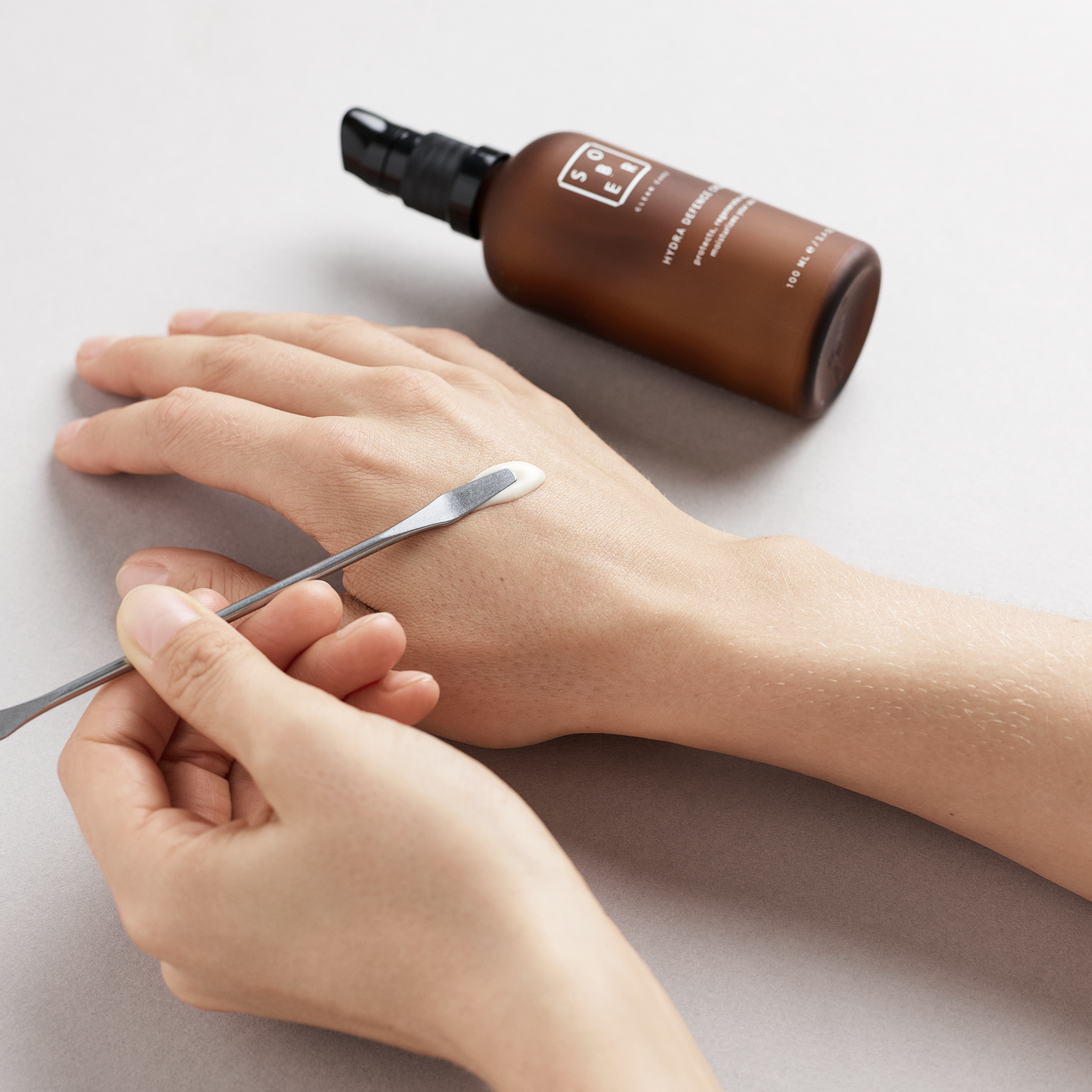 Elegant verpacktes Kosmetikspatel Set von sober, ideal für professionelle Anwendungen und Pflege.