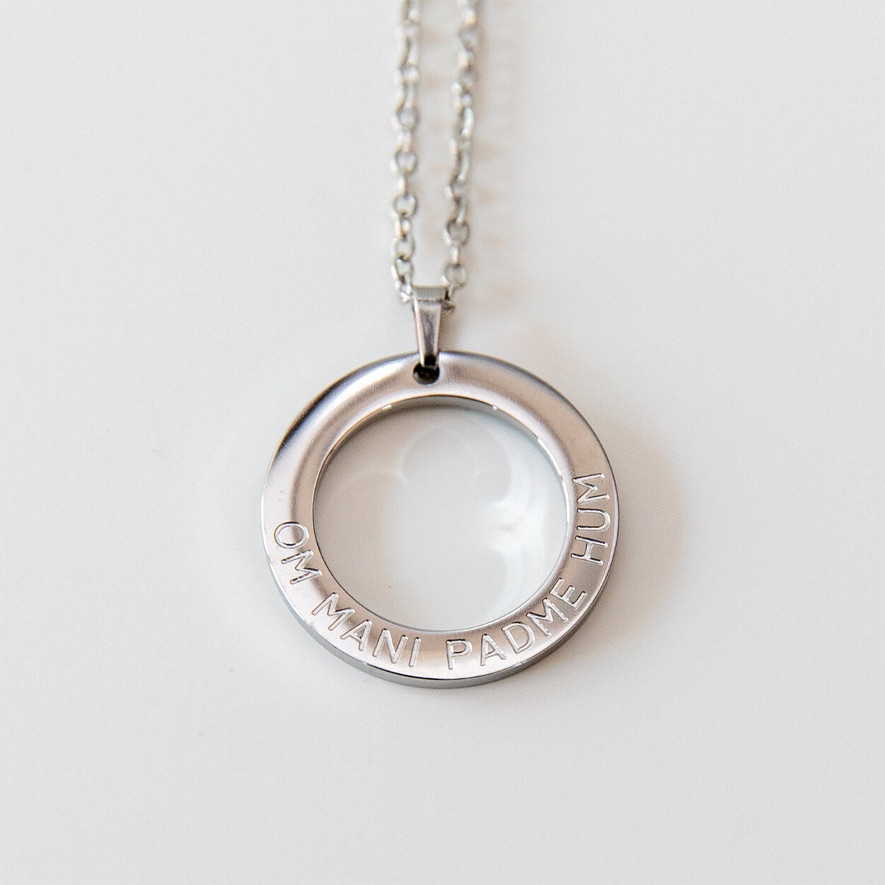 Halskette mit Anhänger | silber | Mantra: Om Mani Padme Hum