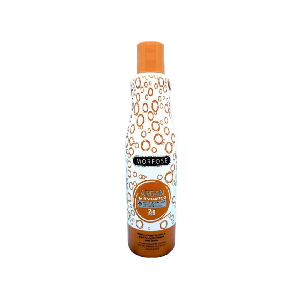 Anwendung des veganen Morfose Argan Shampoos auf feuchtem Haar für beste Ergebnisse.