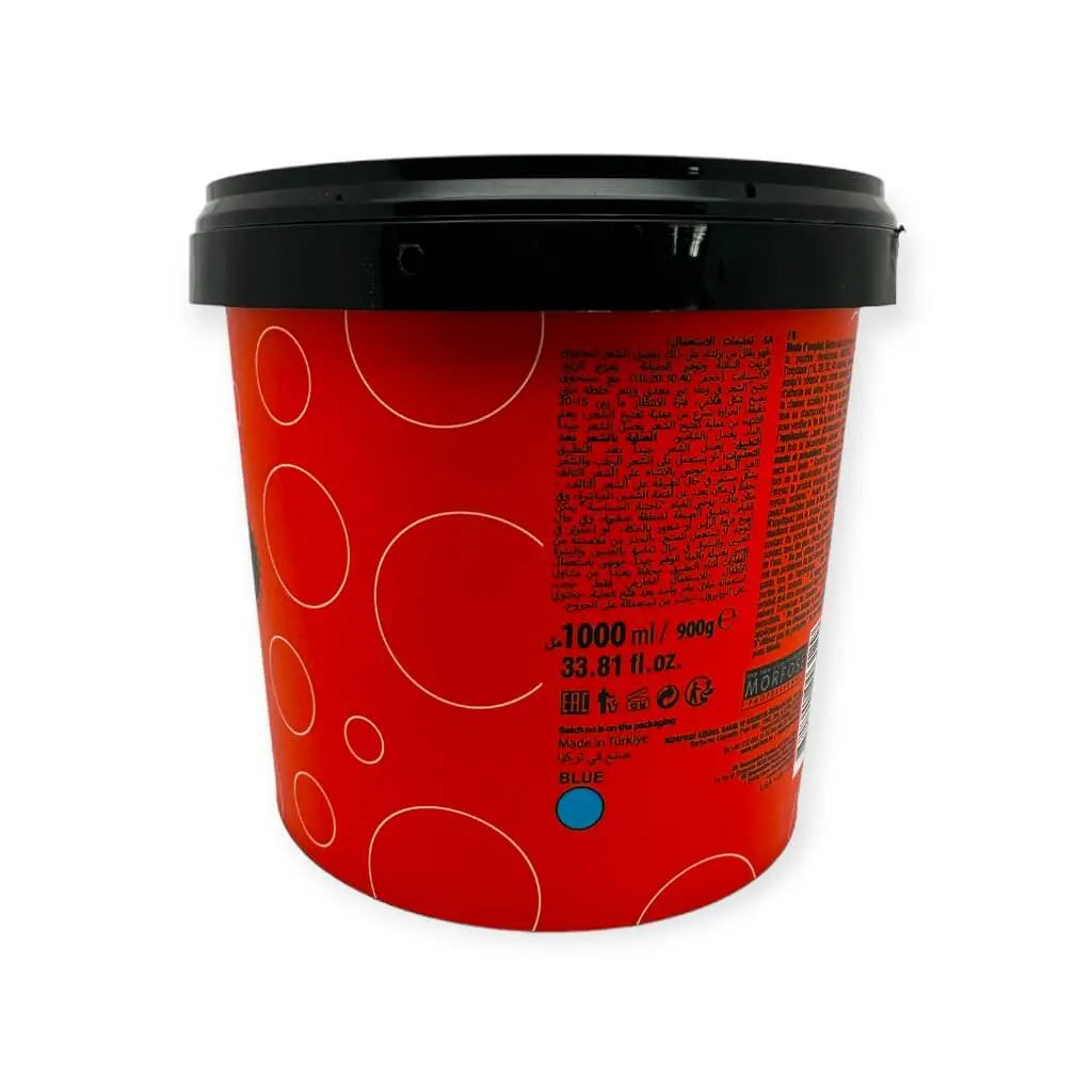 Anwendung des Morfose Blondierpulvers auf Haarsträhnen zur Farbveränderung.