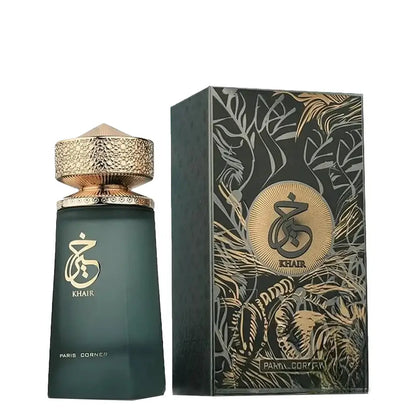 Anwendung des Paris Corner Khair Eau de Parfum, verführerischer Duft für besondere Anlässe.