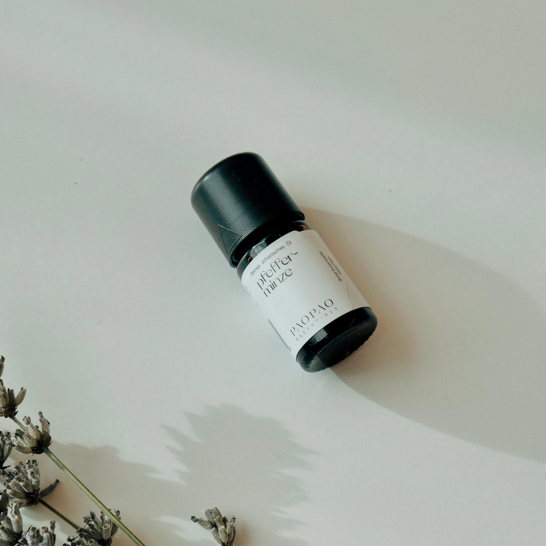 Pfefferminze Öl 100% naturrein in hochwertiger Flasche, perfekt für aromatische Anwendungen.