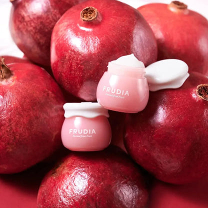 Verpackung der FRUDIA Pomegranate Nutri-Moisturizing Cream mit frischen Granatäpfeln für optimale Hautpflege