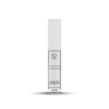 Wimpern- und Augenbrauenserum von KÖsmetik für intensives Wimpernwachstum und pflegende Haarpflege.