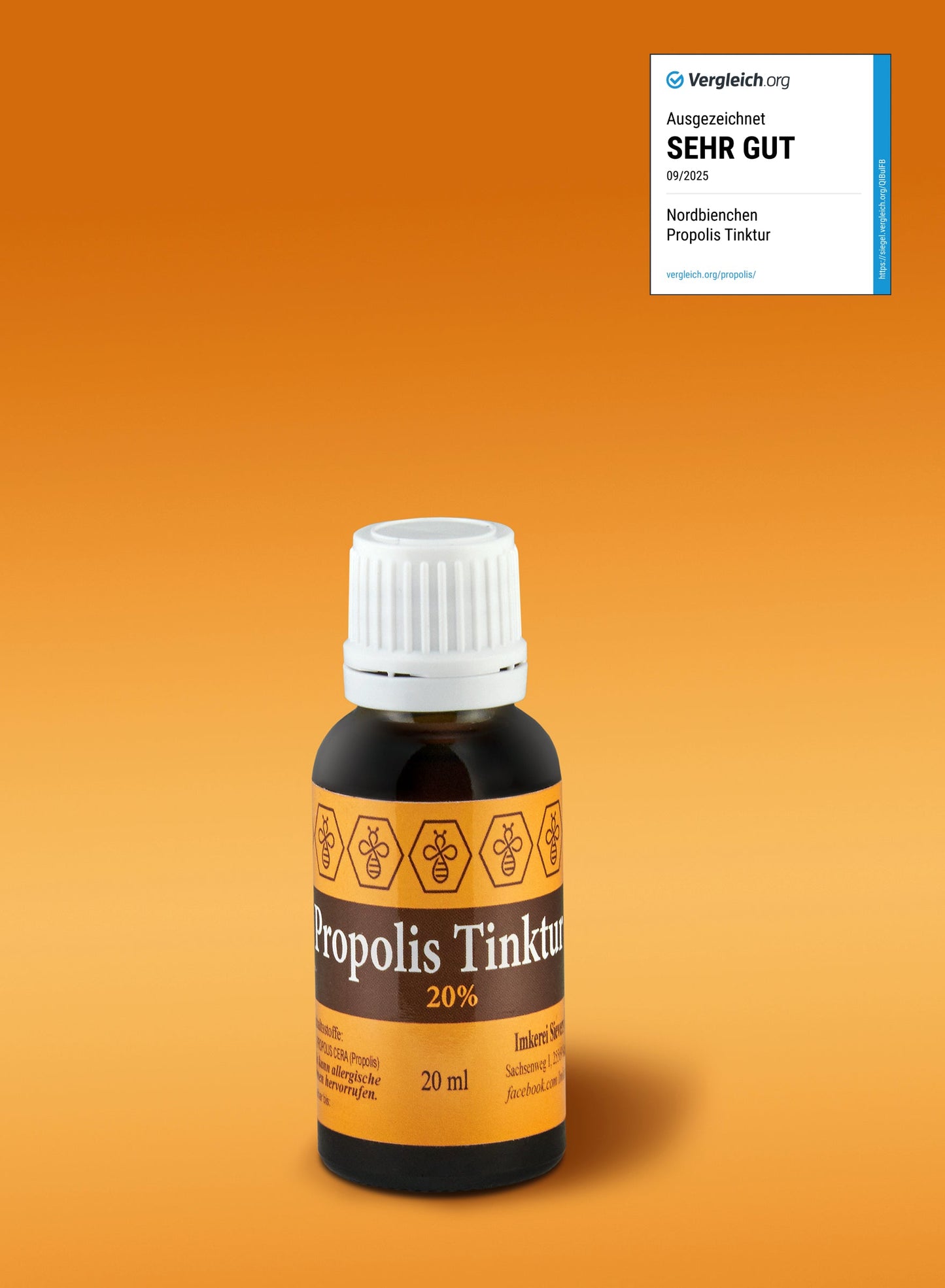 Zwei Flaschen Propolis Tinktur von Nordbienchen im Freien, ideal für einen gesunden Lebensstil.