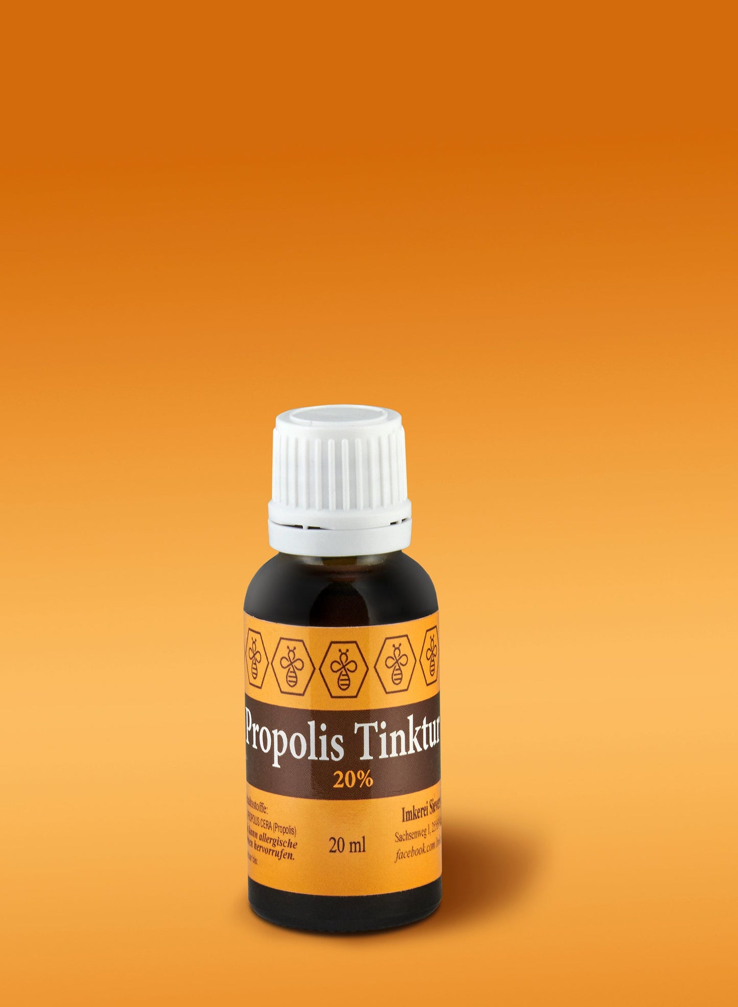 Nahaufnahme der Propolis Tinktur, die reich an Bienenprodukten ist und das Immunsystem stärkt.