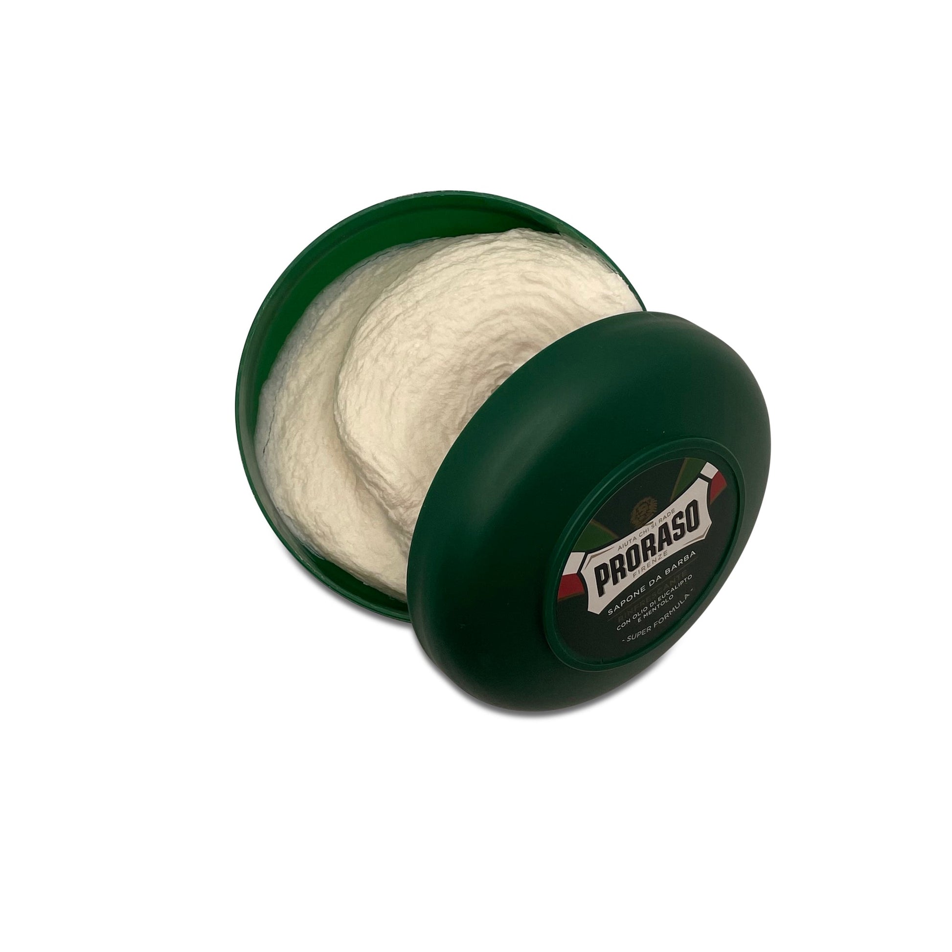 Naheinstellung der Männerboxx Rasiercreme mit Eukalyptus-Öl, die pflegende Inhaltsstoffe hervorhebt.