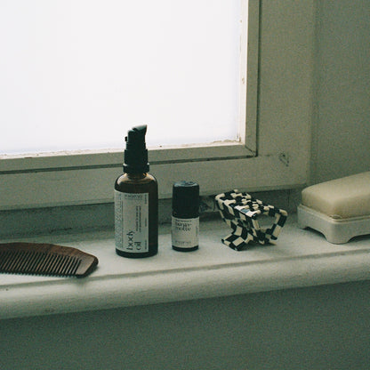 Detailansicht der veganen Bergamotte Öl Flasche, ideal für nachhaltige Naturkosmetik-Anwendungen.