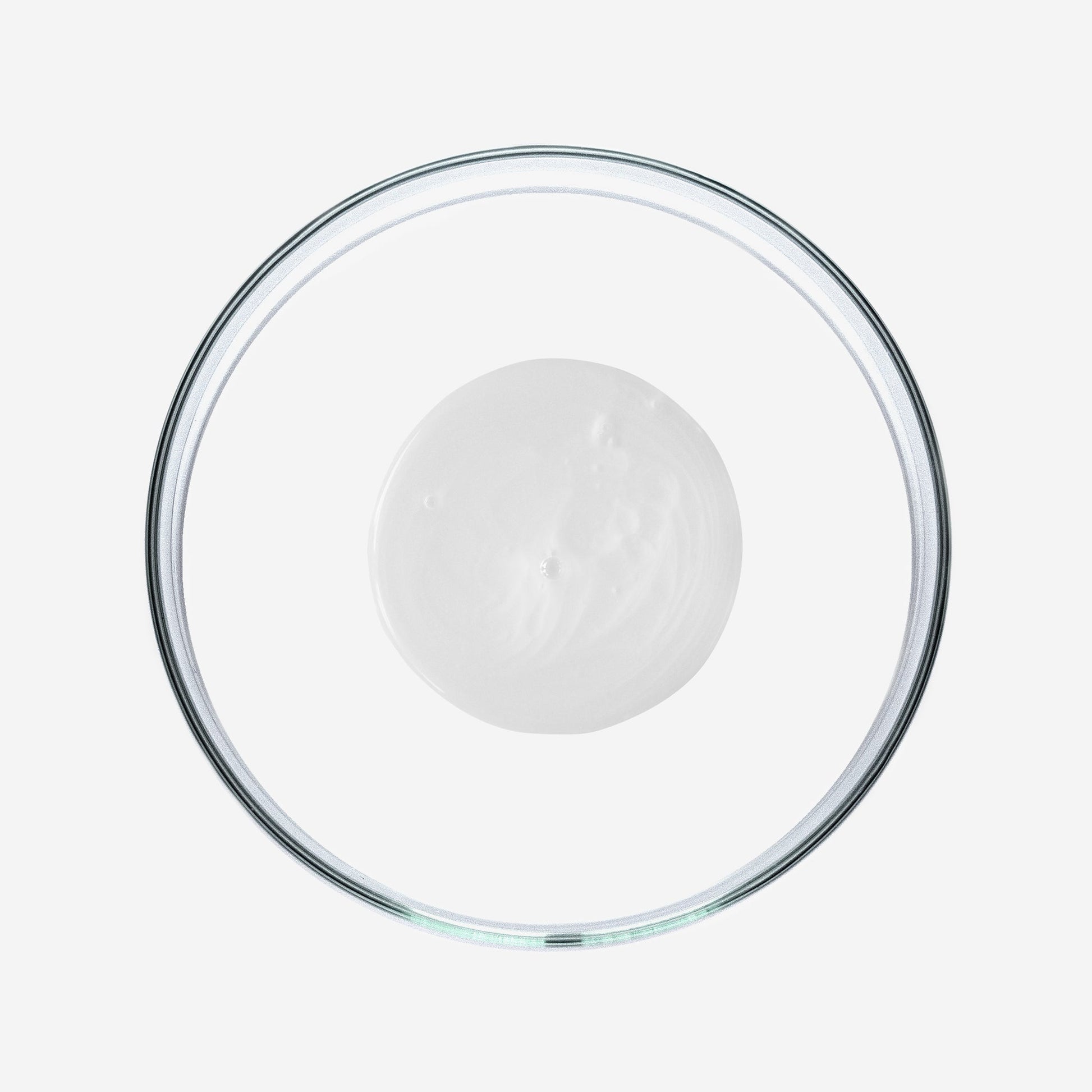 Die innovative Rezeptur des Daily Revival Shampoos fördert gesundes, volles Haar.