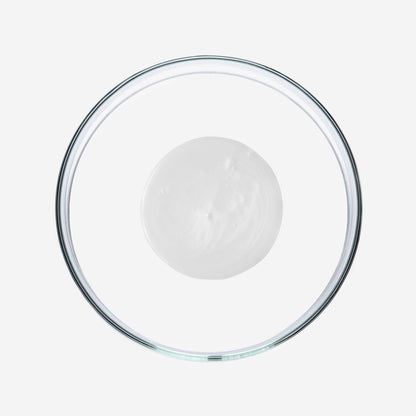 Die innovative Rezeptur des Daily Revival Shampoos fördert gesundes, volles Haar.