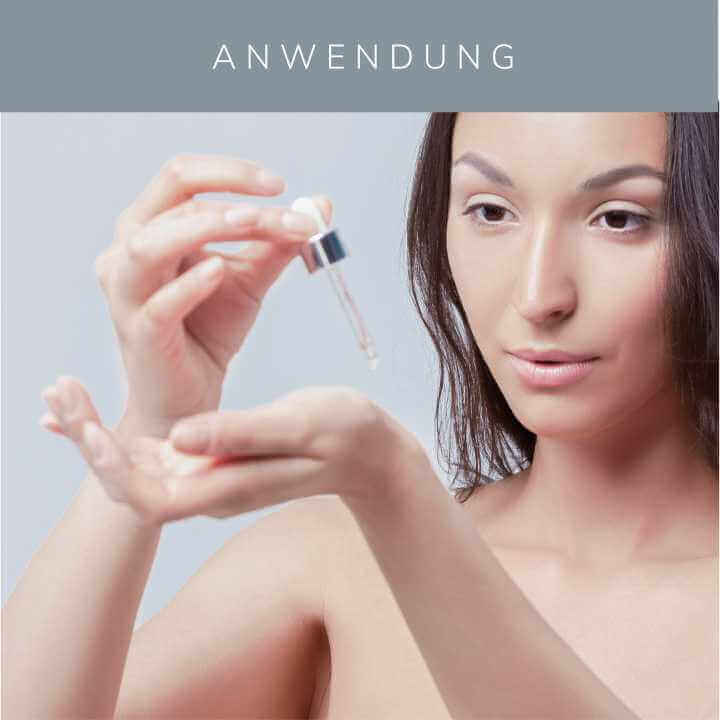 Hand hält das Hyaluron Filler Serum, Anwendung zur Hautverjüngung und Hydratation im Fokus.