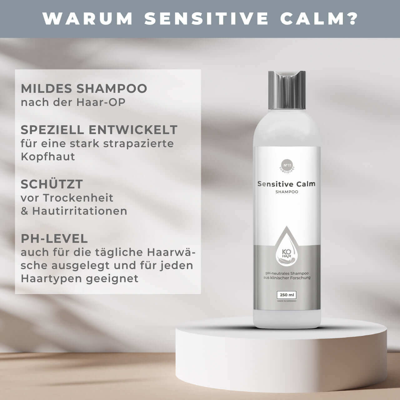 KÖsmetik Sensitive Calm Shampoo in der Badezimmerumgebung, ideal für sanfte Haarpflege.