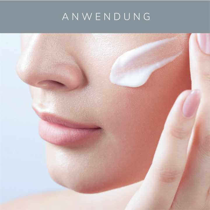 KÖ-KLINIK Hydrating Cream auf einem luxuriösen Hintergrund, vermittelt ein Gefühl von Hautpflege-Ritual.