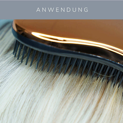 KÖ beauté Haarbürste in Aktion bei der Pflege von strapaziertem Haar.