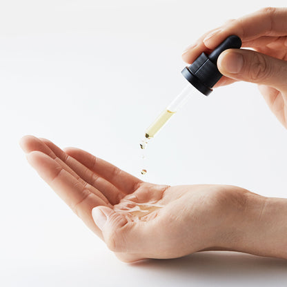 Verpackung des Sun Shield Drops LSF 50 zeigt Inhaltsstoffe und Benefits für effektiven Sonnenschutz.