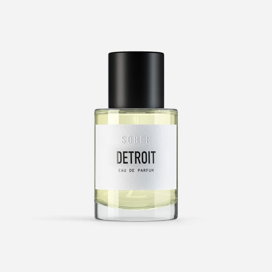 DETROIT Eau de Parfum für Unisex mit eleganter Flasche und hochwertigem Design.