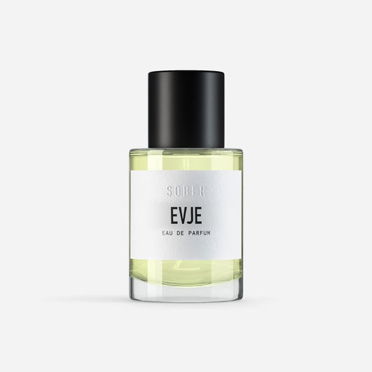 Eau de Parfum EVJE von ekovita in eleganter Flasche, unisex Duft mit frischen Grapefruitnoten.