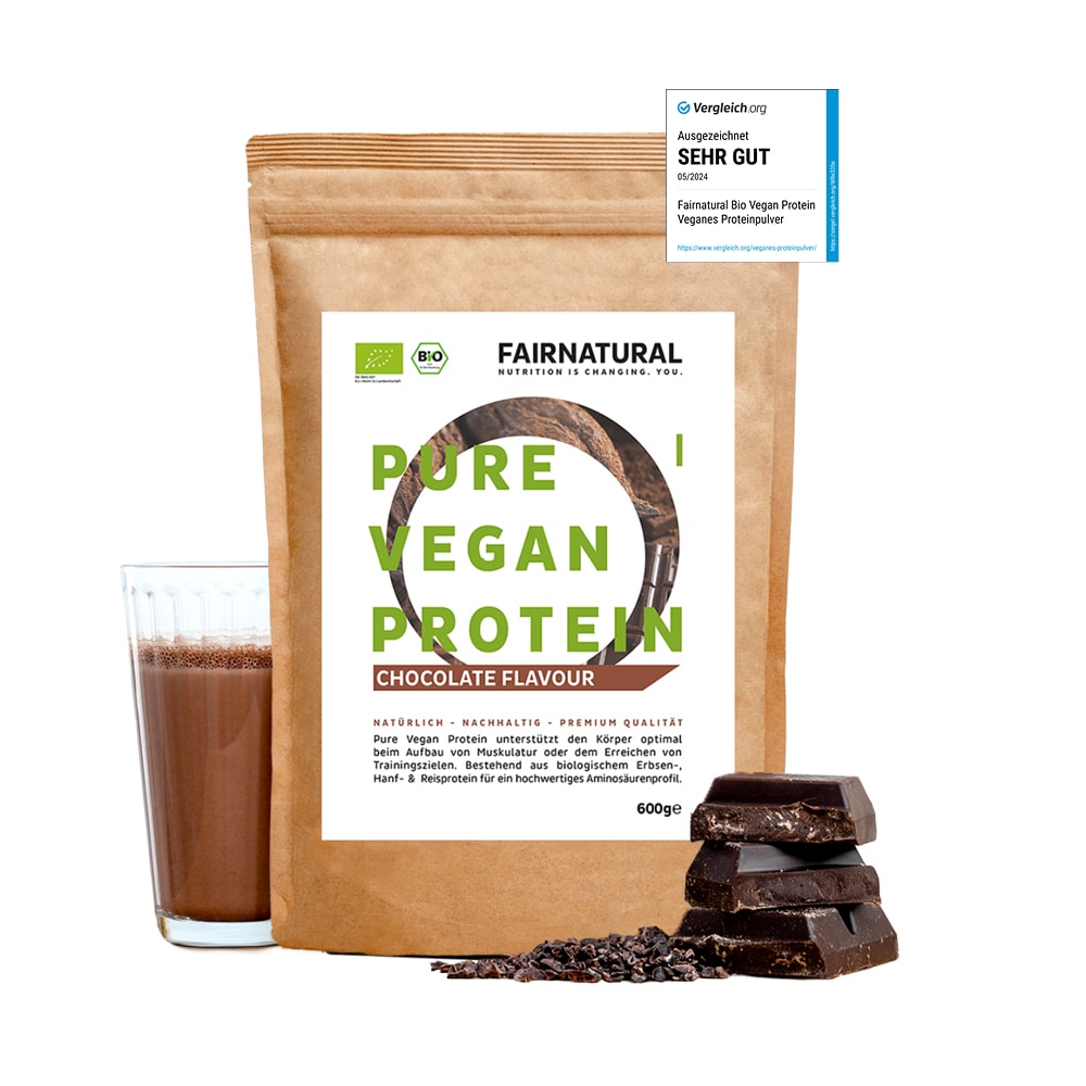 Bio veganes Proteinpulver Schoko in einer transparenten Verpackung, ideal für Muskelaufbau ohne Soja.