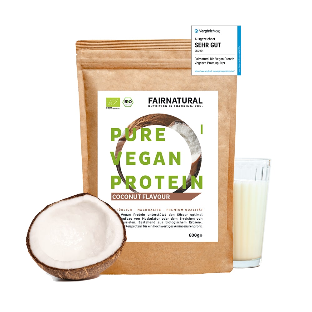 Bio Veganes Proteinpulver Kokos in einer transparenten Verpackung von Fairnatural®.
