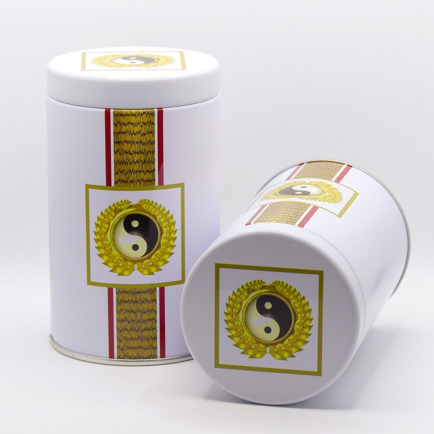 Verpackung der ekovita Teedose zeigt das traditionelle Yin-Yang Design für Teeliebhaber.
