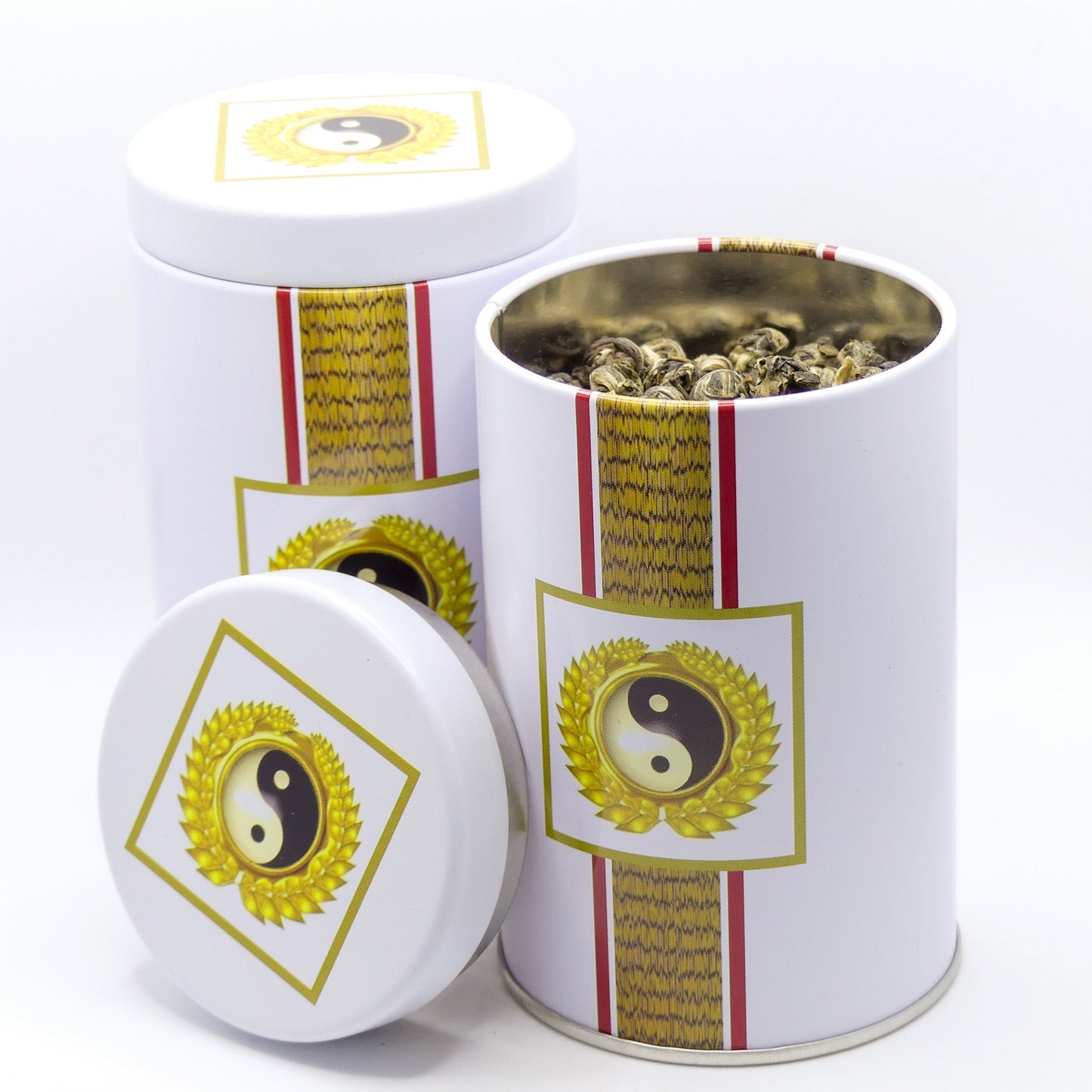 Anwendung der Aroma-Schutz Teedose beim Teebereiten – bewahrt den Geschmack der Teesorten.