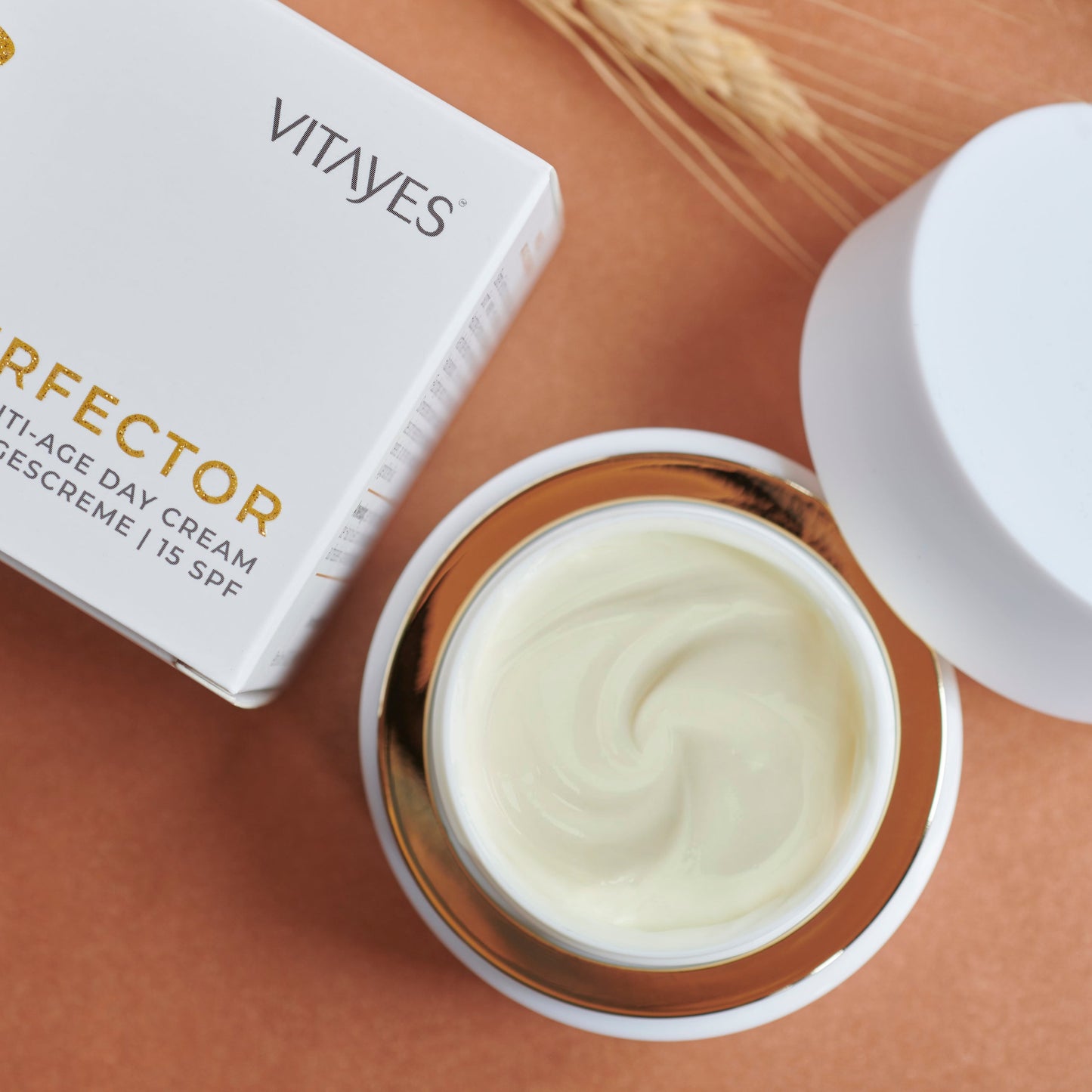 Details der Perfector Glow Day Cream zeigen die reichhaltige Textur für eine frische Ausstrahlung.