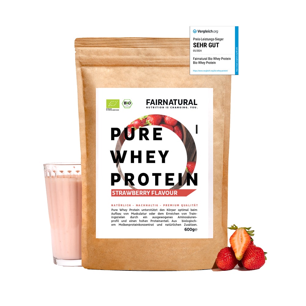 Bio Whey Protein Pulver Erdbeere in einem transparenten Behälter von ekovita Premium Protein