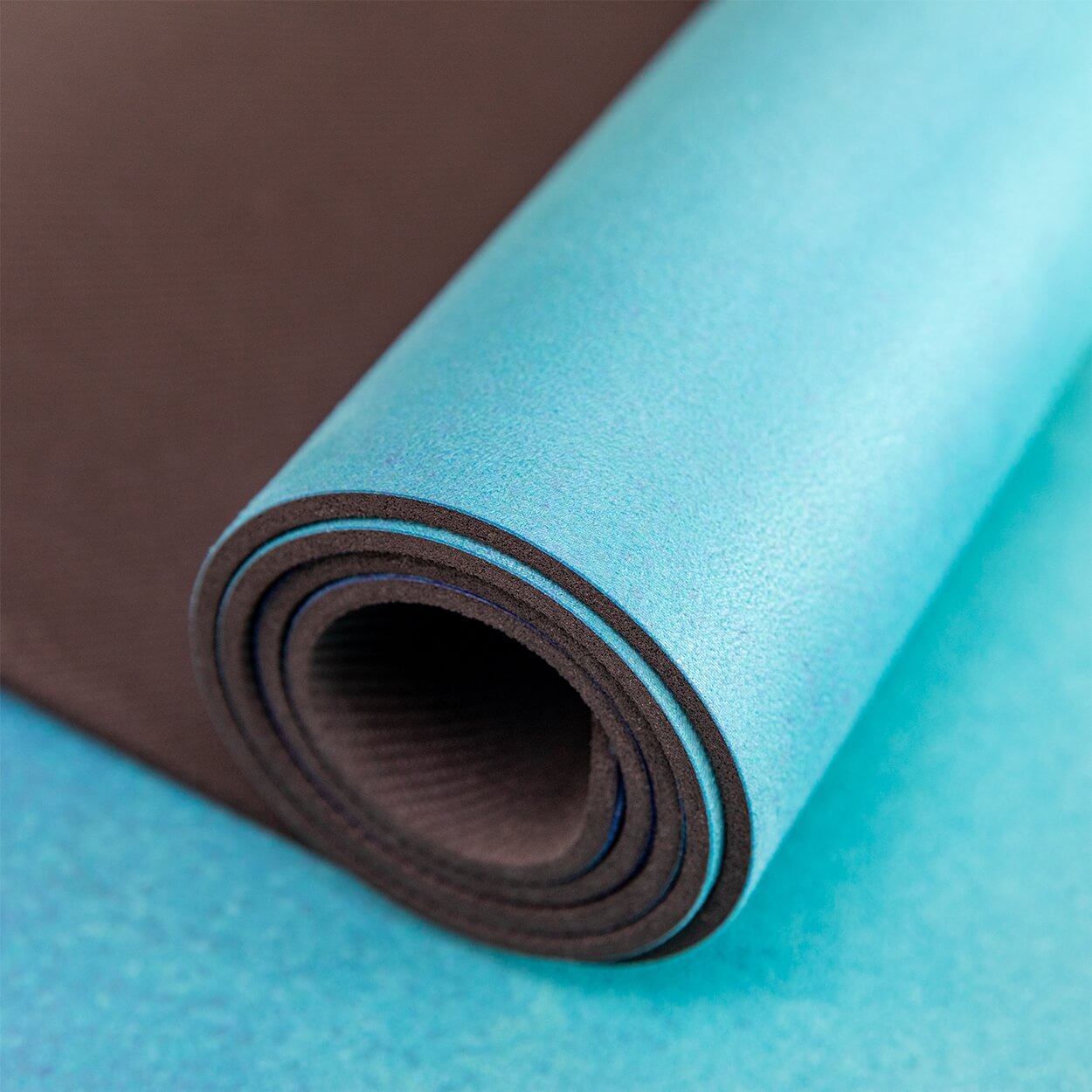 Nachhaltige Yogamatte aus Naturkautschuk & recycelter Mikrofaser Rainbow Yogi