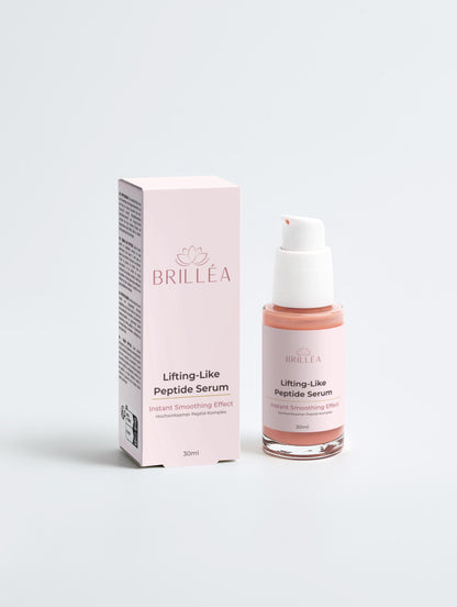 Kundin verwendet das Brilléa Lifting-Effekt Serum für jugendliche, strahlende Haut in ihrem Badezimmer.