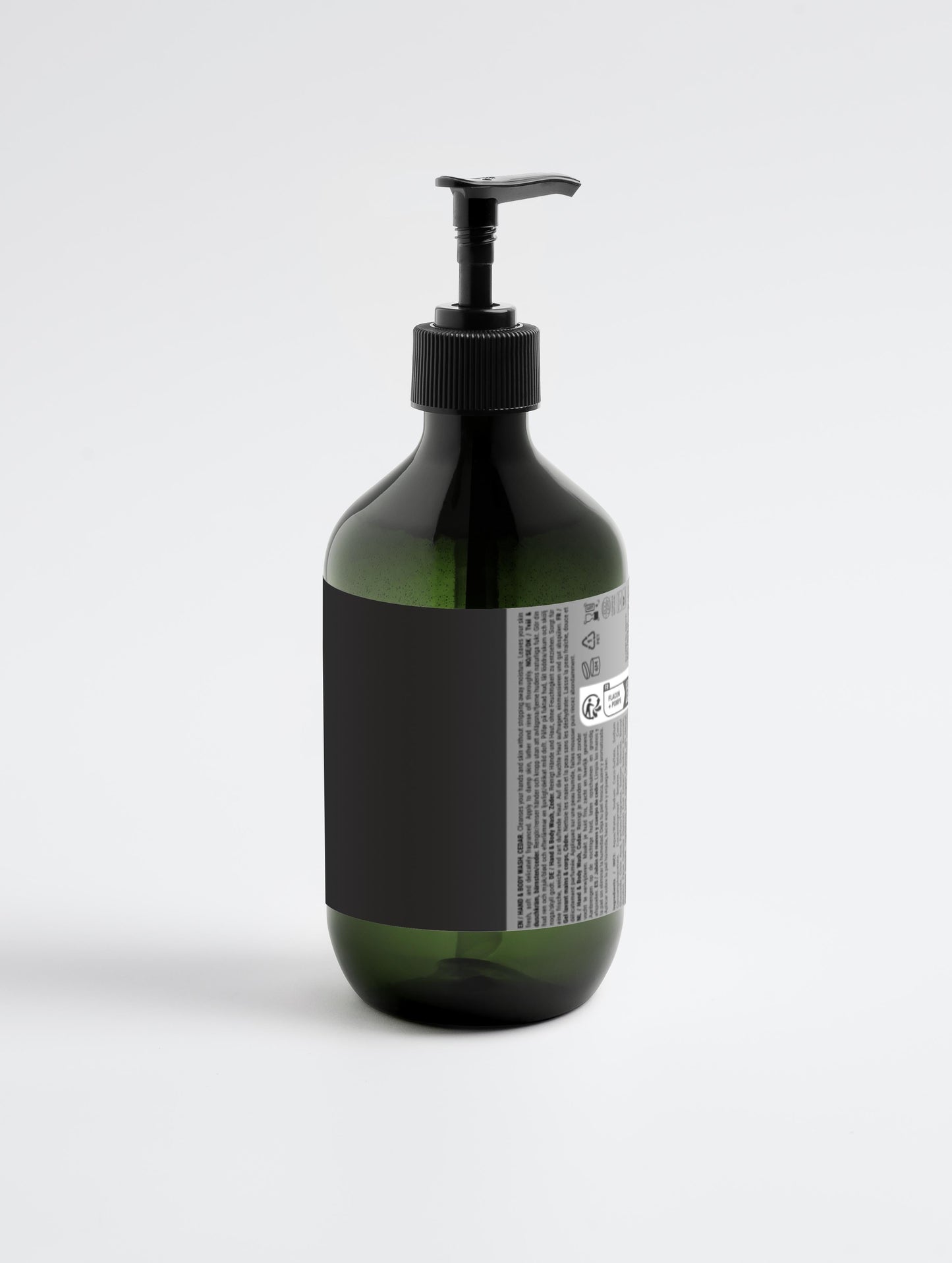 Detailansicht der hochwertigen Pfefferminze & Dunkle Zeder Naturseife in handgemachter Verpackung.