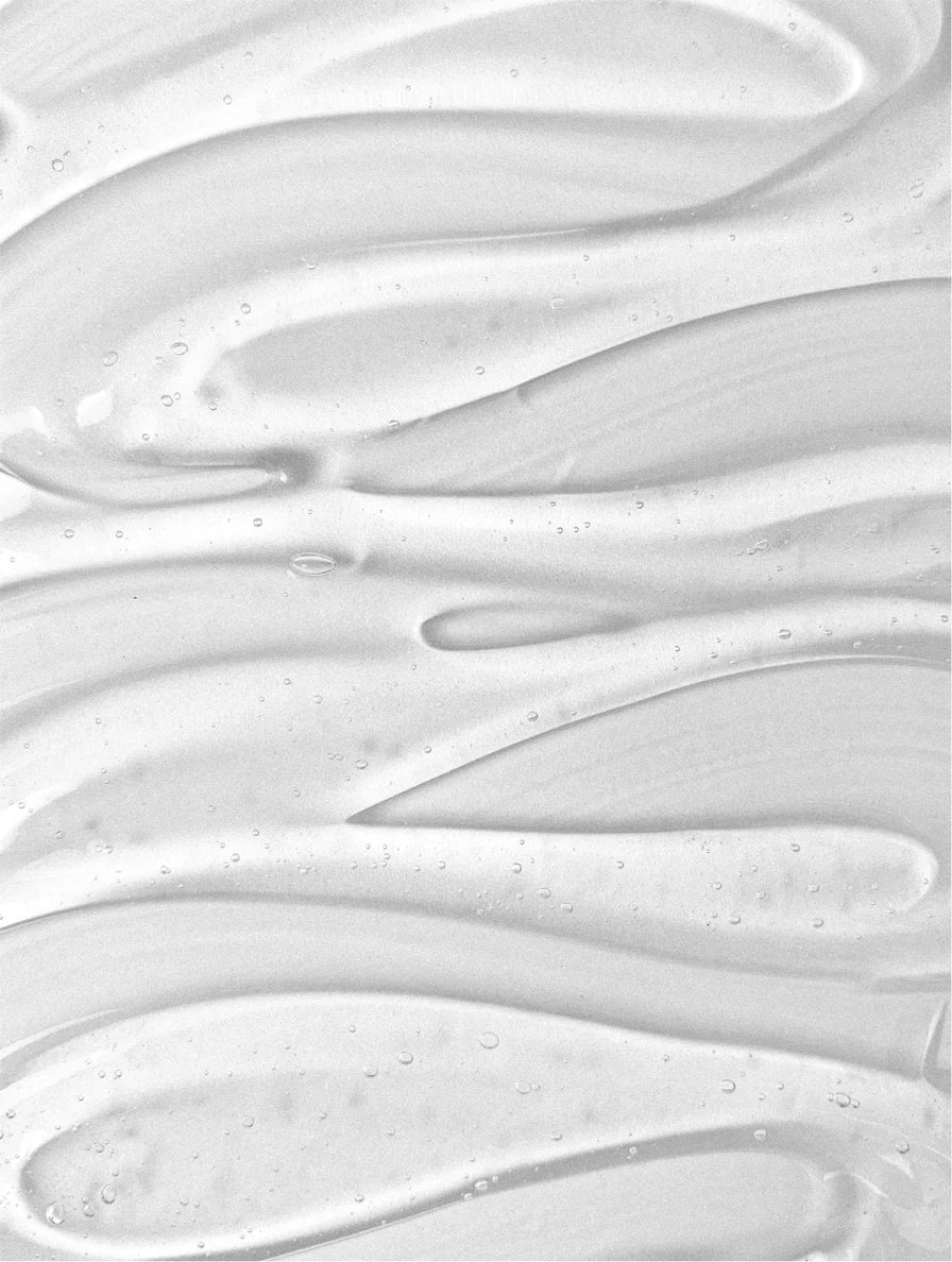 Öl-to-Milch Cleanser von Lamidibeauty, Anwendung auf der Hand zur sanften Hautpflege.