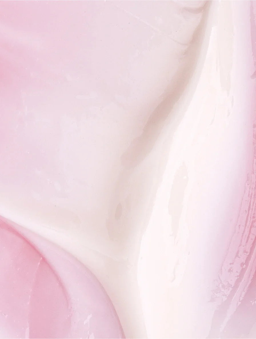 Nahaufnahme des ekovita Anti-Aging Serums, das feuchtigkeitsspendende Inhaltsstoffe zeigt.
