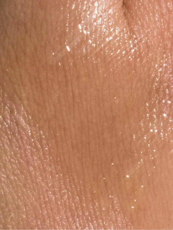 Bartpflege mit ekovita Cannabidiol Bartöl; Anwendung auf einem gepflegten Bart für optimale Ergebnisse.