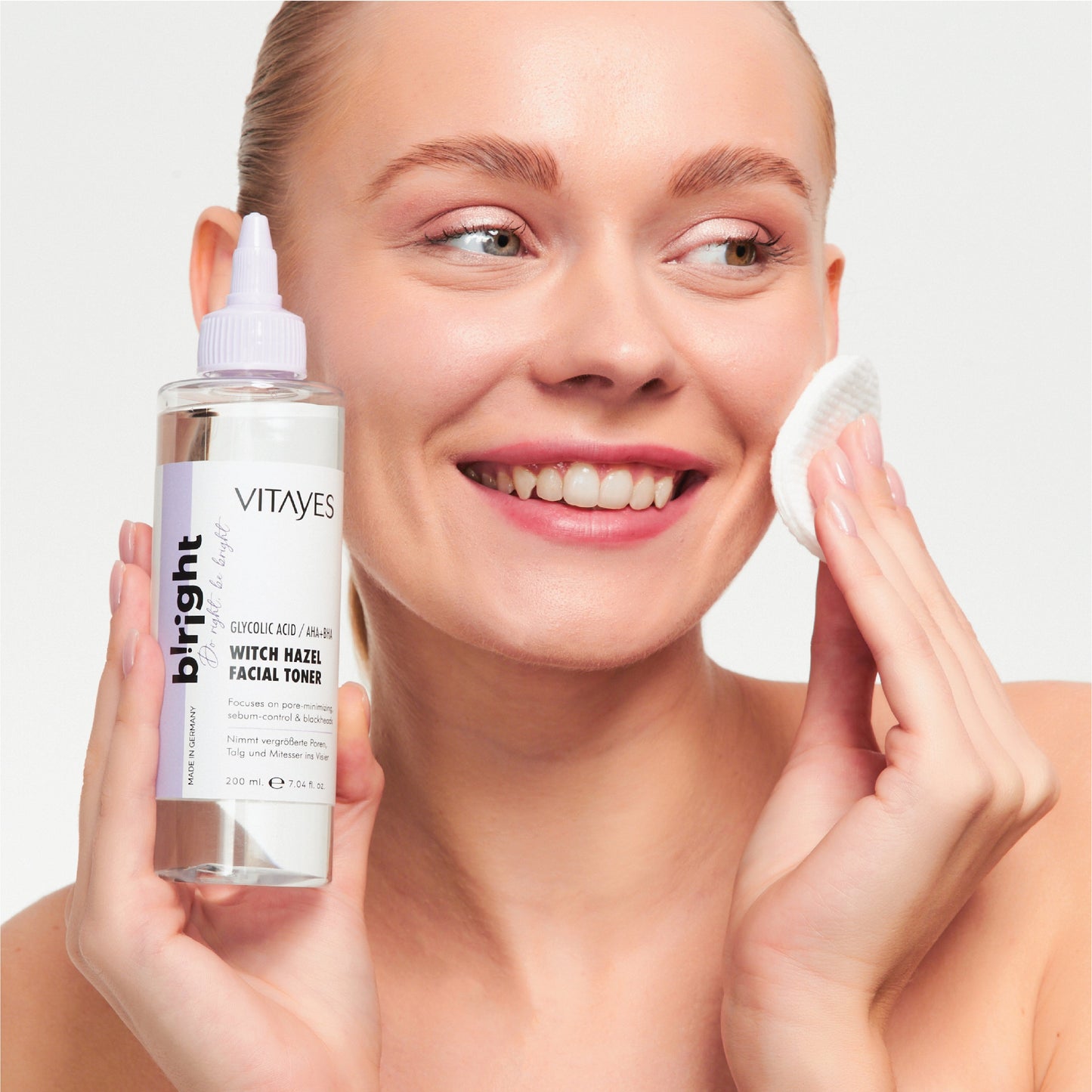 Aktive Inhaltsstoffe Glycolsäure und Hamamelis im AHA/BHA Gesichtswasser für eine effektive Hautreinigung.
