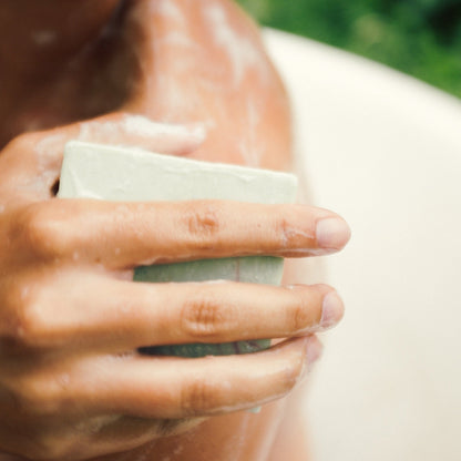 Detailansicht der Körperseife 002, hergestellt mit hochwertigen Inhaltsstoffen für Mischhaut