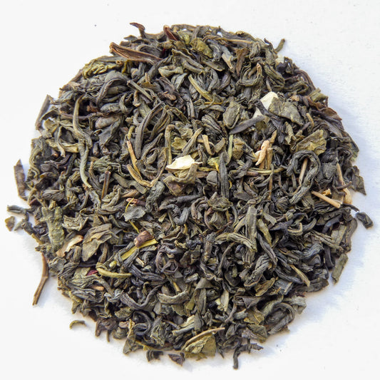 China Jasmine Superior Tee von Roberts Teehaus mit leuchtenden Jasminblüten und frischem Grüntee.