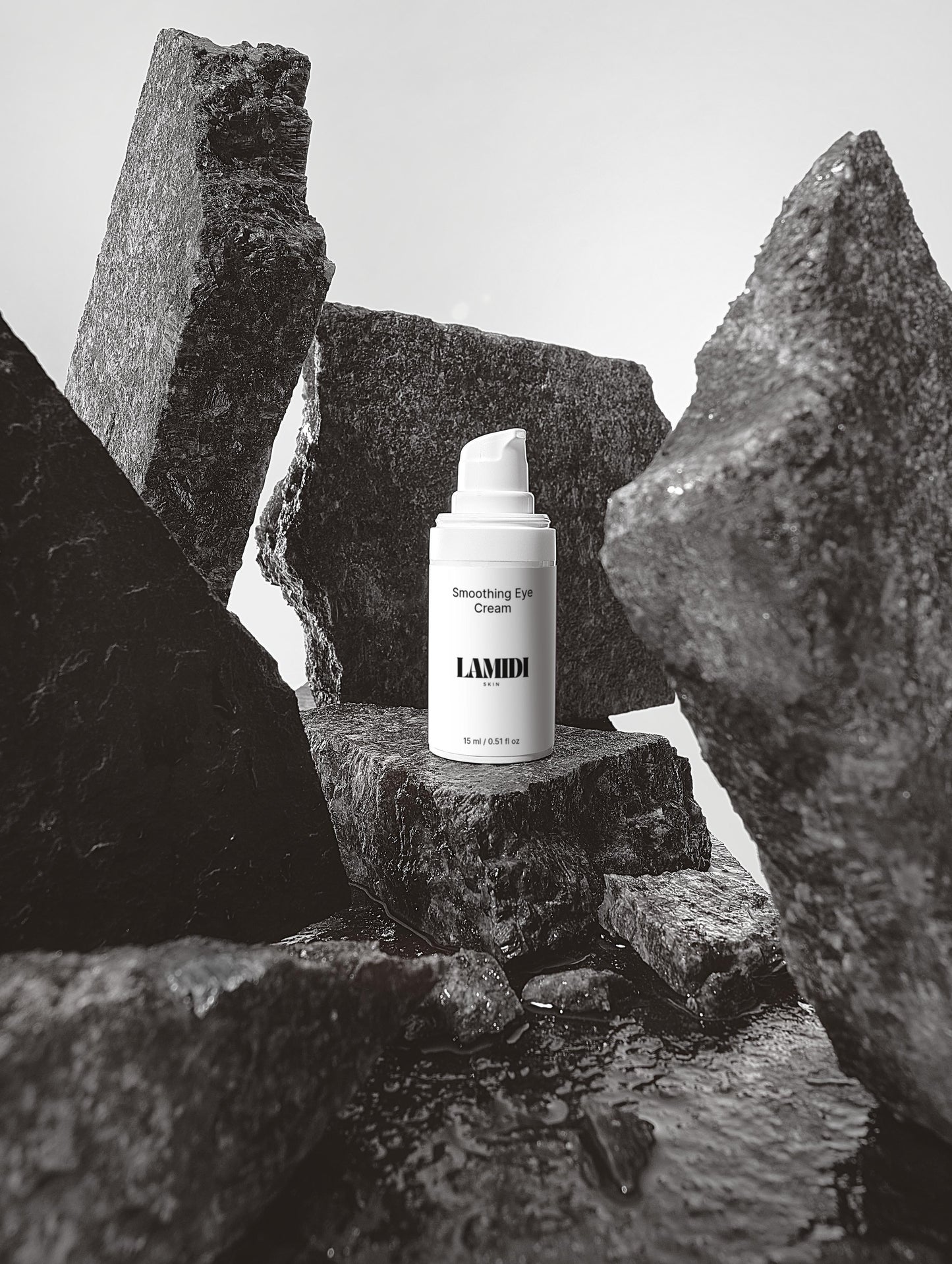 Nahaufnahme der natürlichen Inhaltsstoffe der Ekovita Augencreme, ideal für die Hautpflege.