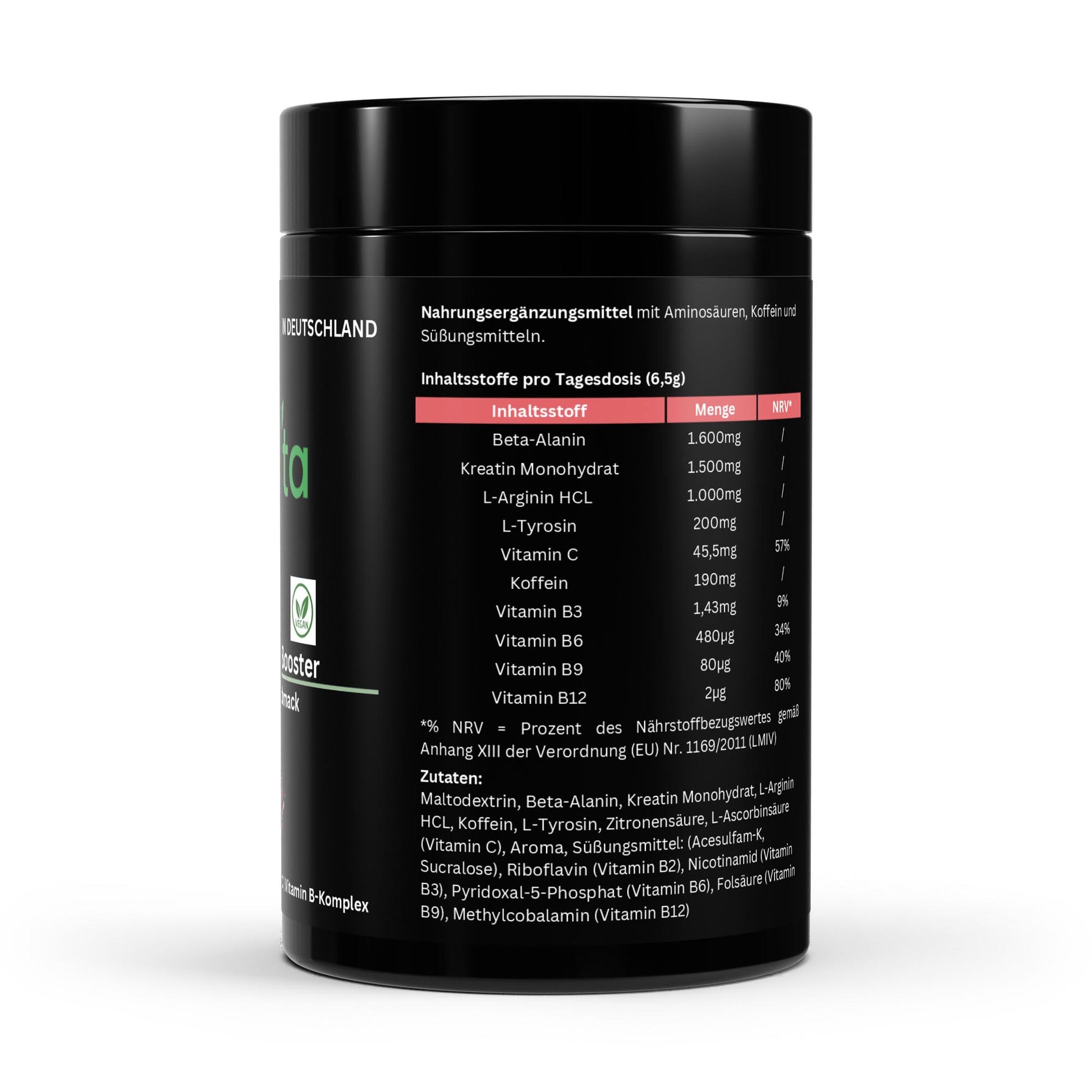 Zubereitung des Himbeer-Pre-Workout Boosters in einem Shaker für ein effektives Training.