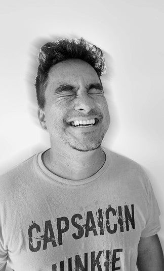 Detailaufnahme der Chili Mafia Killer Scorpion Sauce, zeigt die ansprechende Verpackung und die Zutatenliste.