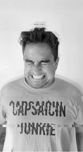 Detailansicht der Carolina Reaper Chili-Sauce, perfekt für würzige Gerichte oder als Nahrungsergänzung.