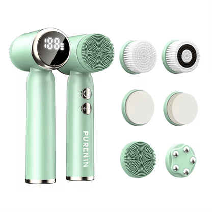 Purenin Gesichtsbürste neben verschiedenen Hautpflegeprodukten auf einem Badezimmerregal