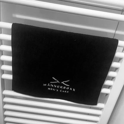 Elegantes Rasiertuch von Männerboxx, ideal für eine professionelle Rasur zu Hause.